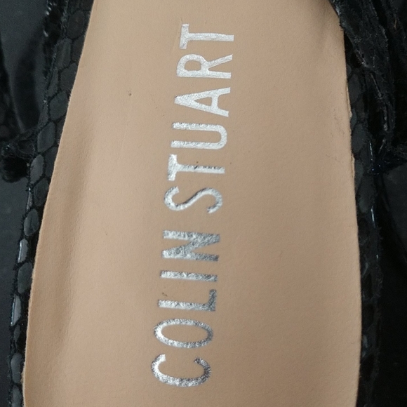 Strappy Faux snake skin pattern sandals, size 7.5 - Picture 4 of 5